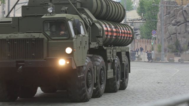 Колонна военной техники. Москва. смотреть онлайн