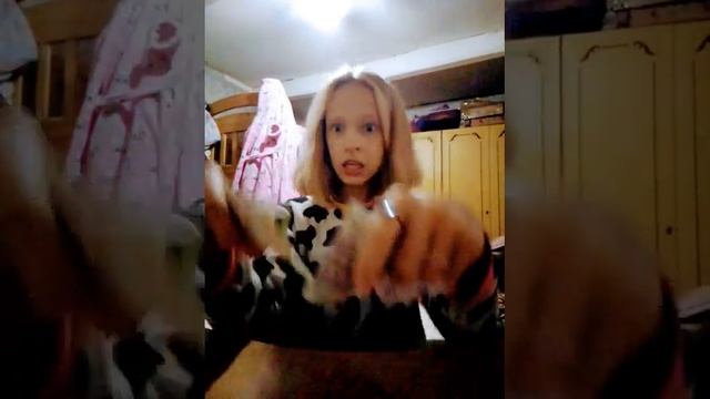 рил：у меня ооочень много денег и ёщё копейки почти 400р. смотреть онлайн