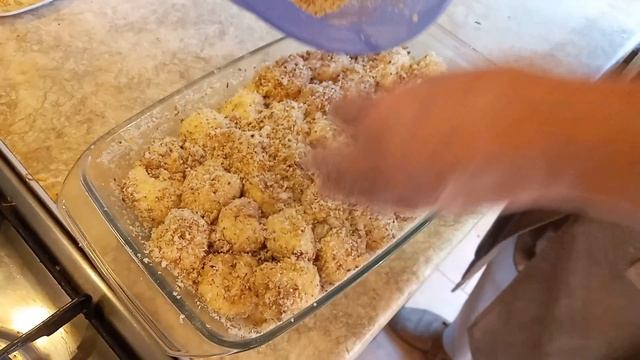 Пироги с копченым лососем и сметаной