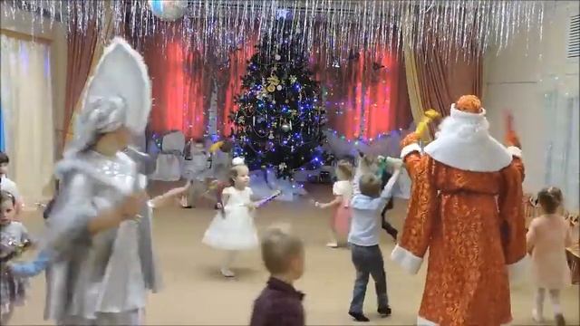 Авторская песенка "ТАНЕЦ С КОНФЕТАМИ ШУРШУНЧИКАМИ" сл. и муз. Е.Шурахова. Поёт Инна Терехова. смотреть онлайн