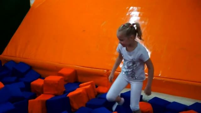 СУПЕР Приключения для Детей:Развлекательный центр, Кормим Зебру, Танцуем в машине? -Мой Влог смотреть онлайн