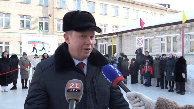 Ледовую площадку открыли на территории образовательного Центра «Ступени» в канун Нового года смотреть онлайн