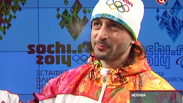 В Москве состоялась презентация Олимпийского факела смотреть онлайн