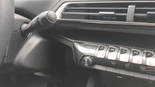 Peugeot 3008 1.299 130 cv Active Pack смотреть онлайн