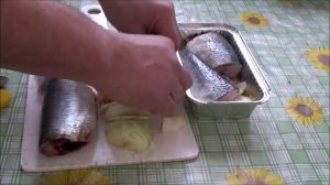 Селедка в духовке с лимоном..mp4