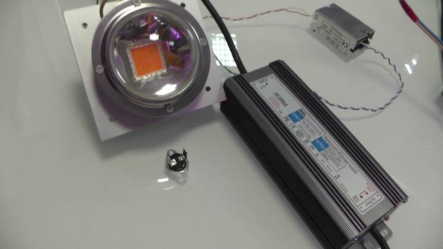 Тест мощной матричной светодиодной лампы для растений. смотреть онлайн