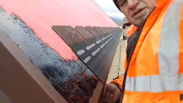 Начало монтажа битумной черепицы, стартовая полоса смотреть онлайн
