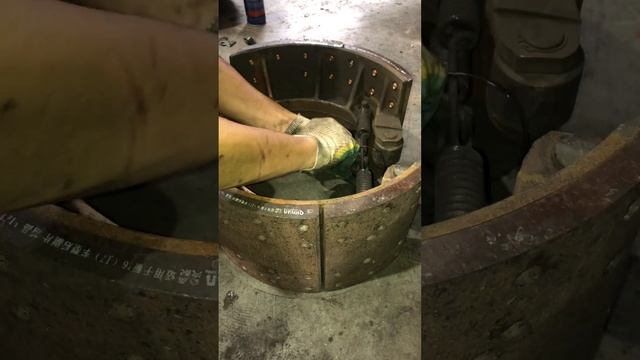 Замена задних колодок FAW смотреть онлайн