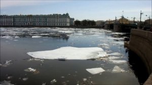 На меня надвигается по реке битый лёд...