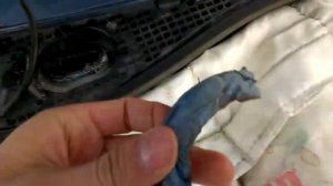 Рено Логан, стук в панели. Что делать?