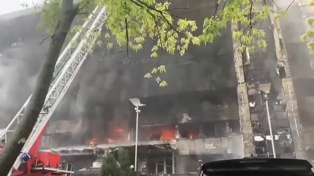 Пожар в "Гранд Сетунь Плаза" (Москва, 03.06.2022) смотреть онлайн
