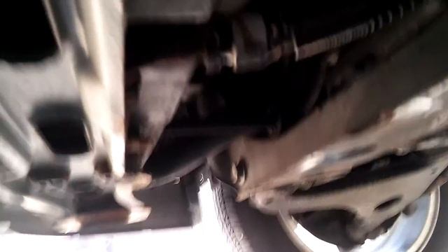 Замена охлаждающего шланга трансмиссии Mercedes W210 смотреть онлайн