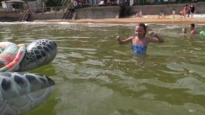 VLOG Купаемся в море с весёлой компанией