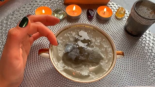 Загляни ? КТО ПО ТЕБЕ СКУЧАЕТ ❤️?| ГАДАНИЕ НА ВОСКЕ смотреть онлайн