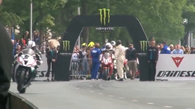 Corrida de Motos - Super Bikes TT da Ilha de Man смотреть онлайн