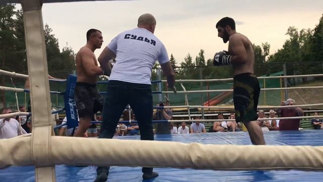 Первый раунд показательного боя Александра Чурадаева на 5-м Арбузном фестивале «Дым над Волгой» смотреть онлайн