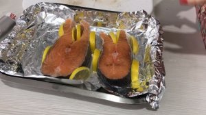 ЛОСОСЬ В ДУХОВКЕ в фольге с лимоном. Как приготовить красную рыбу. Лосось запеченный в духовке