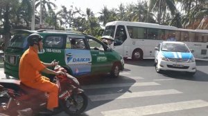 Переход дороги в Нячанге (Вьетнам)