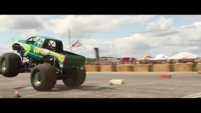 Monster Trucks Movie - 2014 UK Monster Truck Nationals at Santa Pod Raceway смотреть онлайн