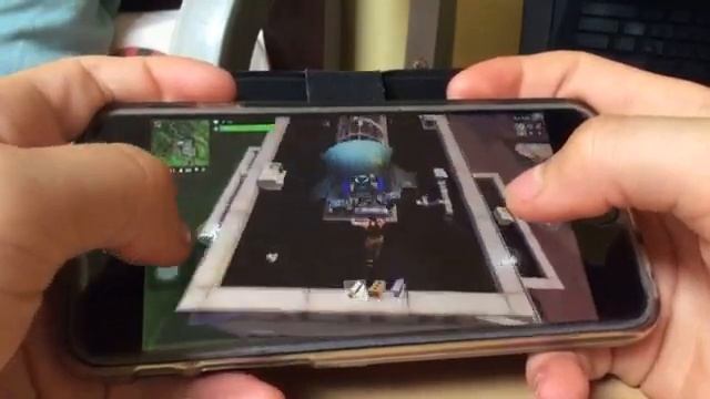 ИГРАЮ В FORTNITE НА iPhone 8 СТРИМ?? смотреть онлайн