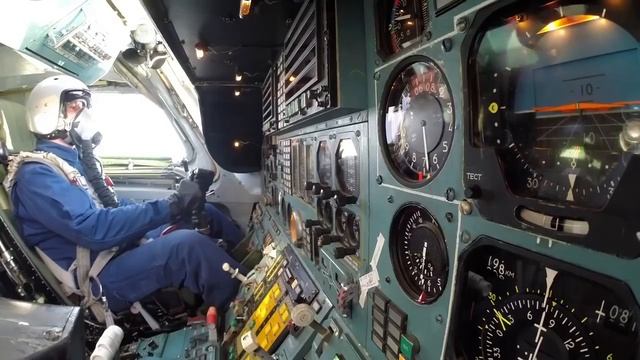 Ту-160 в полете/Tu-160 in fligt смотреть онлайн