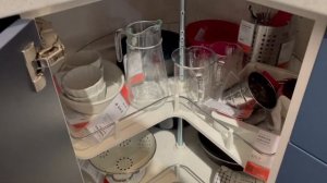 Угловая дверца для шкафа на кухне. Складная дверца для мебели