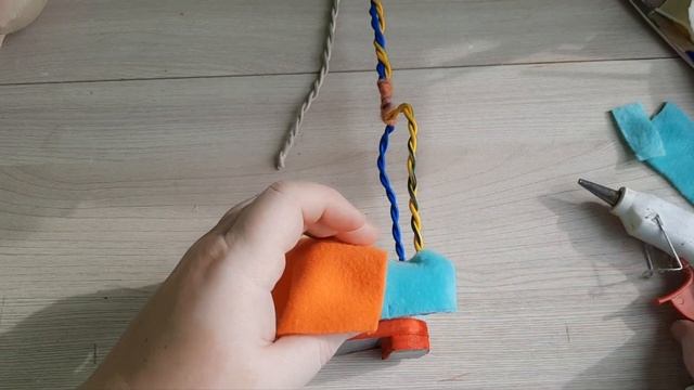 Кукла клоун Колясик. Этап третий- создание каркаса куклы и клоунских ботинок . смотреть онлайн