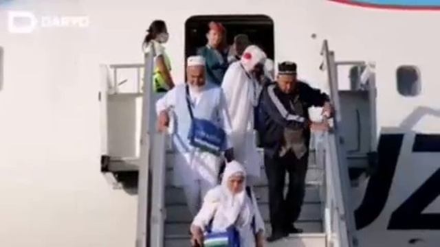 Наманган халқаро аэропортига Жидда—Наманган йўналишида учиб келган Boeing 767 самолёти қўнди смотреть онлайн