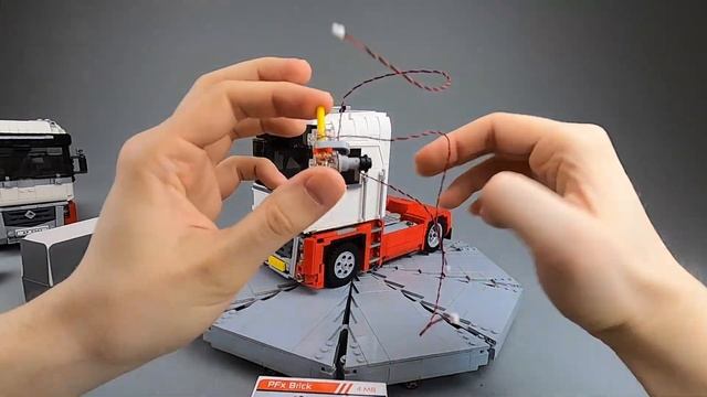 LEGO Renault Magnum with light, sound and motors from a PFx Brick смотреть онлайн