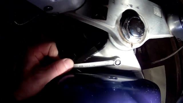 Снятие бака Honda Bros