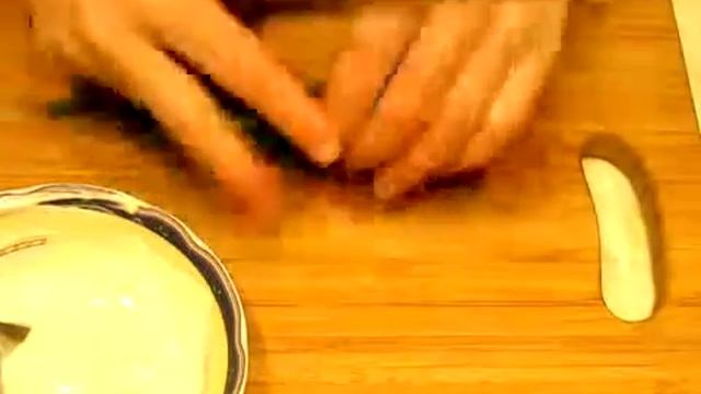 Салат с копченой форелью и сыром смотреть онлайн