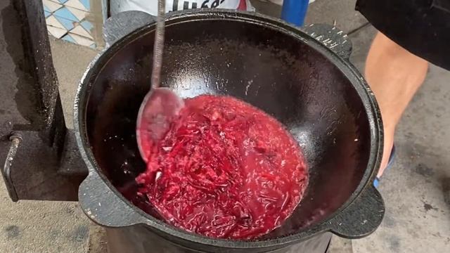 УКРАИНСКИЙ БОРЩ В КАЗАНЕ НА КОСТРЕ смотреть онлайн