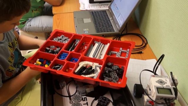 Программирование роботов LEGO в робототехническом кружке смотреть онлайн