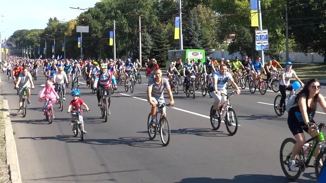 Осенний Велодень в Харькове 17 сентября 2017, вся колонна смотреть онлайн