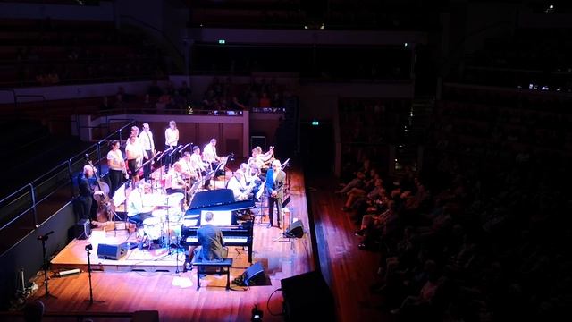 Peter Beets & Henk Meutgeert New Jazz Orchestra - Mazurka in A mineur смотреть онлайн