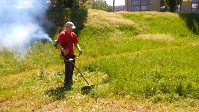 Когда в бензокосу залил много масла ))) смотреть онлайн