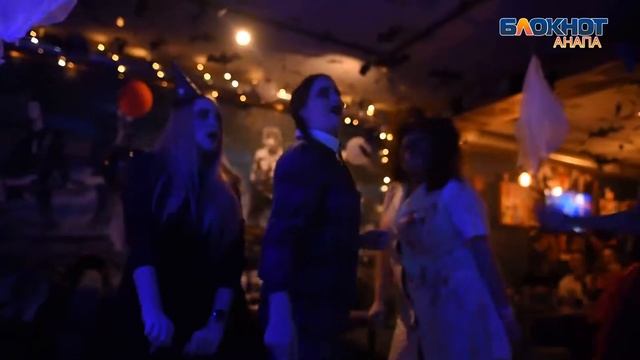 31 октября в Анапе прошла жуткая вечеринка — Halloween смотреть онлайн