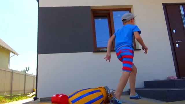 #Машинки для мальчиков Новый Бетоновоз #Bruder спешит на помощь Бензовозу Алекс и машинки смотреть онлайн