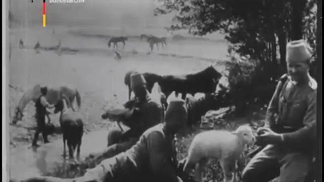 1915 Messter Woche newsreel 1915 (киножурнал времен ПМВ, Германия), unident Parade vor Enver Pascha смотреть онлайн