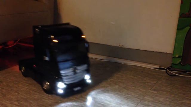 Tamiya 1/14 RC Mercedes-Benz Actros 1851 Gigaspace смотреть онлайн