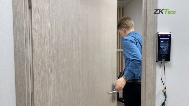 Идентификация через терминал-домофон SpeedFace-V5L[Intercom] смотреть онлайн