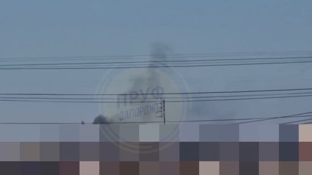 МОЩНЫЙ ВЗРЫВ В ЗАПОРОЖЬЕ. Над Объектом поднимается ДЫМ смотреть онлайн