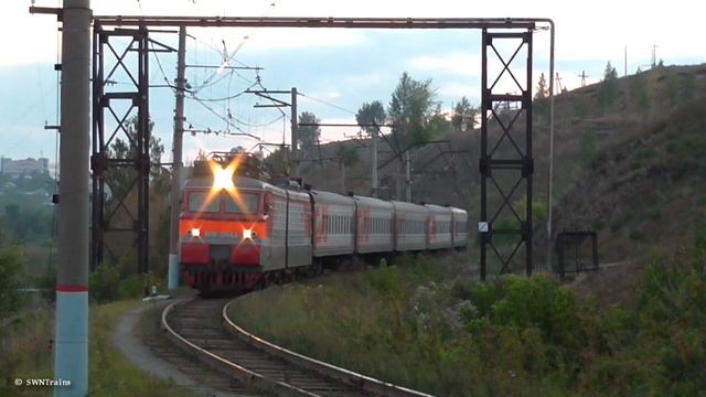 ВЛ11-044 с пригородным поездом Алапаевск - Екатеринбург-Пасс. смотреть онлайн