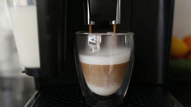 Ulubione cappuccino z Philips 2200 LatteGo смотреть онлайн