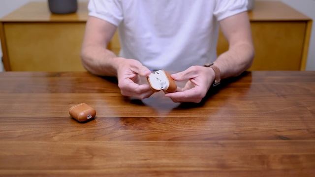 How to Use | The Capsule Airpods Case смотреть онлайн