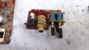 Рыжий Зелёный и Жёлтые окуклиные конденсаторы Км или в Телевизоре Весна 61ТЦ311Д Палладий Есть