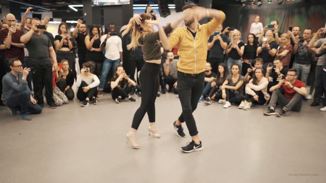 Maria y Radek Bachata Urbana Impro 2020 - TU VECINA Dj Nassos Bachata Remix смотреть онлайн