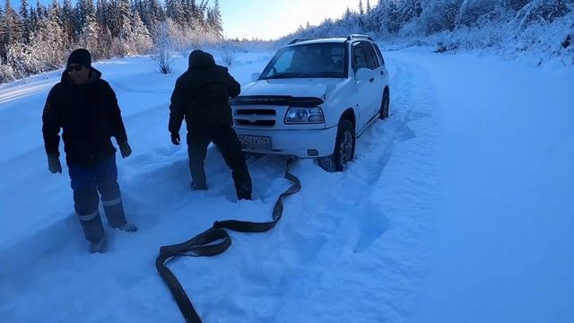 На рыбалку по снегу / УАЗ Патриот и Сузуки Эскудо смотреть онлайн