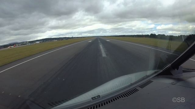 Edinburgh EDI airport, Scotland, UK: Approach + landing runway 24. Airbus cockpit view. With ATC. 4 смотреть онлайн