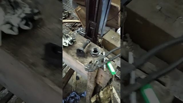 Часть 2 Замена ходовой и страховочной гаек на автомобильном винтовом подъёмнике П105Н. смотреть онлайн